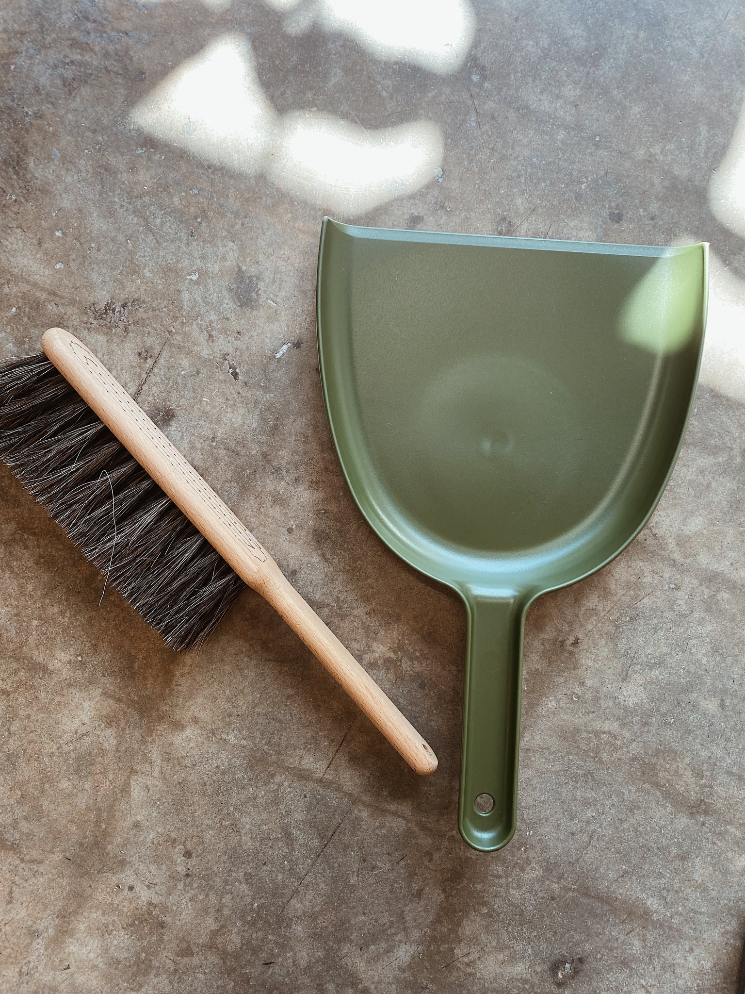 Modern Dust Pan and Brush Set – Farmhouse Pottery