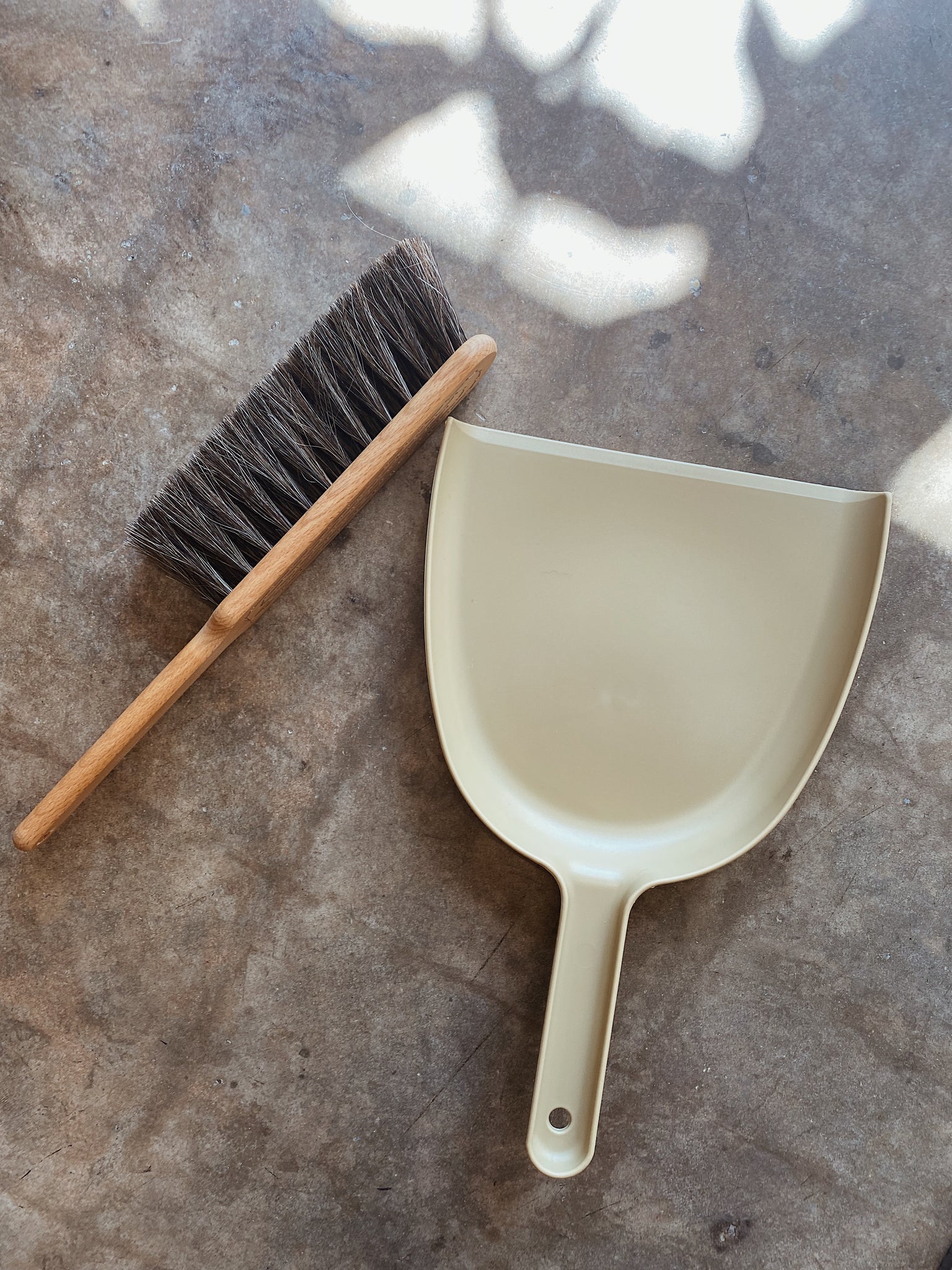 Wooden Utility Dust Pan and Brush Set – Farmhouse Pottery